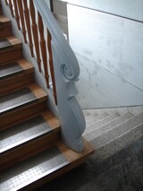 Detail der aufgearbeiteten Treppenanlage