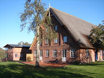 Stall - und  reetgedecktes Bauernhaus